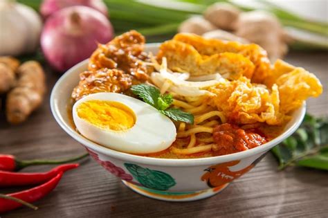  Curry Laksa, Sıcak Baharatlı Bir Çorba İçin En İyi Seçenek!