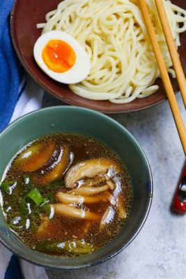  Tsukemen: Sıcacık Bir Bulyonla Soğuk Noodle'ların Harika Dansı!